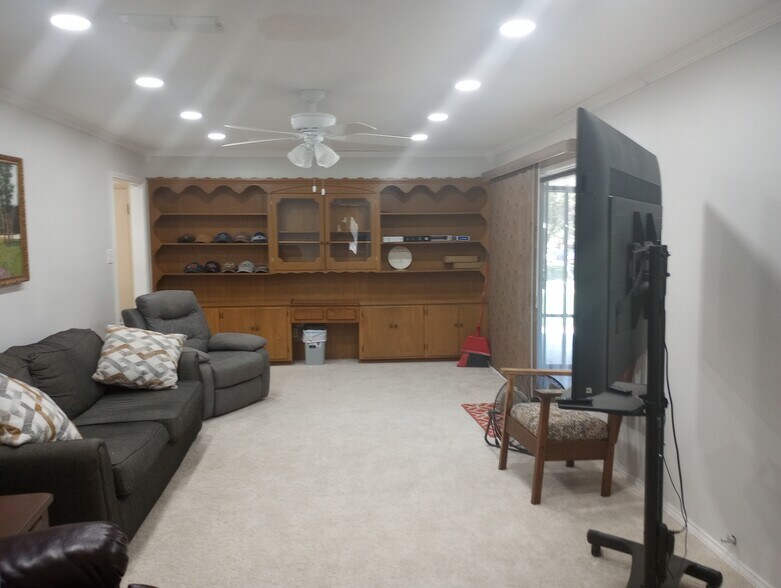 Building Photo - 1416 Hillside Dr
