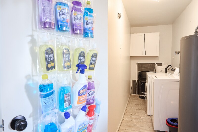 Building Photo - 3011 Pine Tree Dr