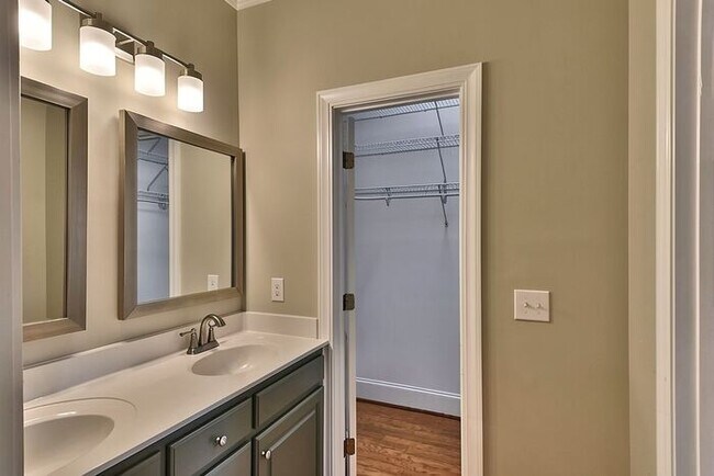 Building Photo - Wildewood in Northeast Columbia--Offering Self Guided Tour with RENTLY!