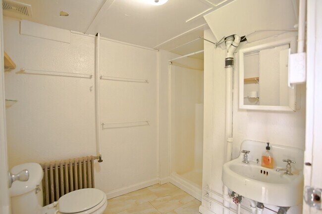 Building Photo - 8br Single Family Home on 14th St NW  (MIN...