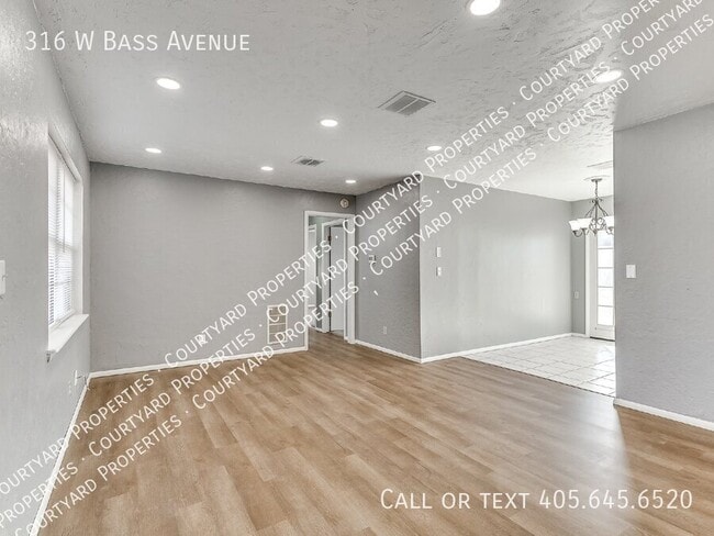 Building Photo - 316 W Bass Ave