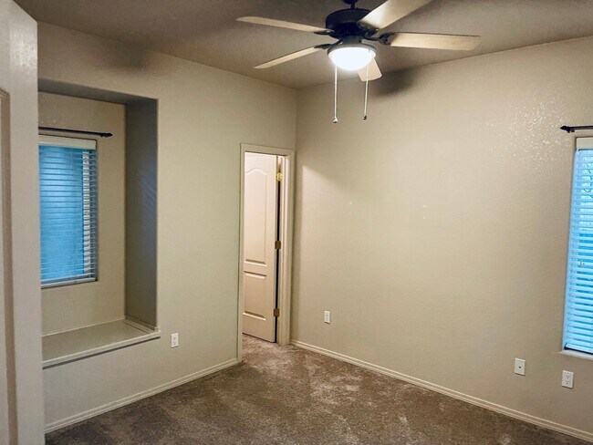 Building Photo - Rio Grande Home