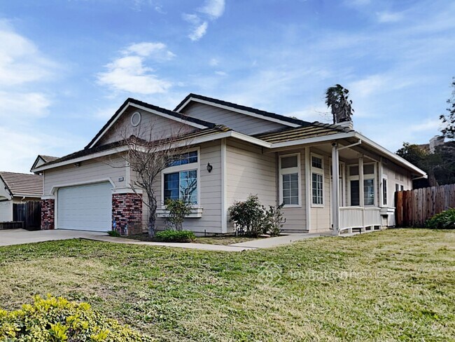 Primary Photo - 1015 Linda Vista Way