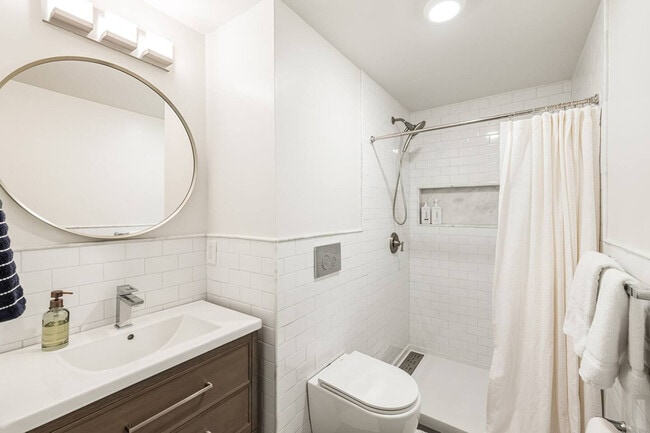 Building Photo - 1326 Broadway-SI ID1324946P