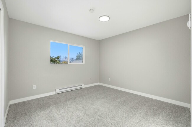 Building Photo - 2325 Yew St