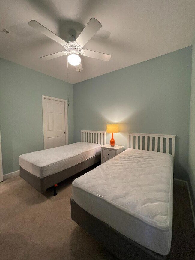 Building Photo - 908 Resort Cir