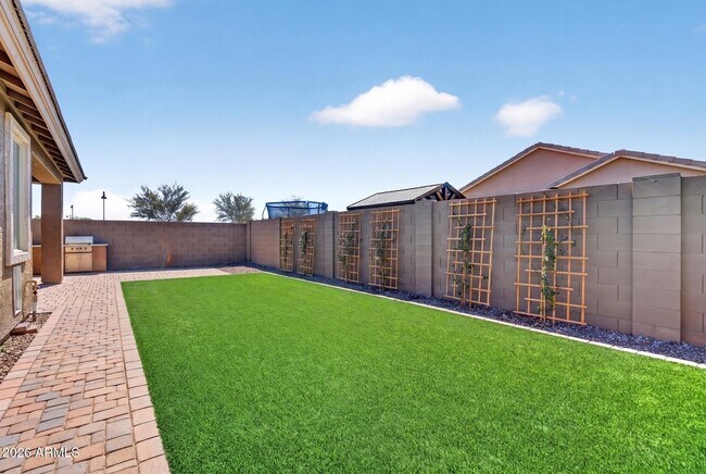 Building Photo - 261 Pinnacle Ridge Dr