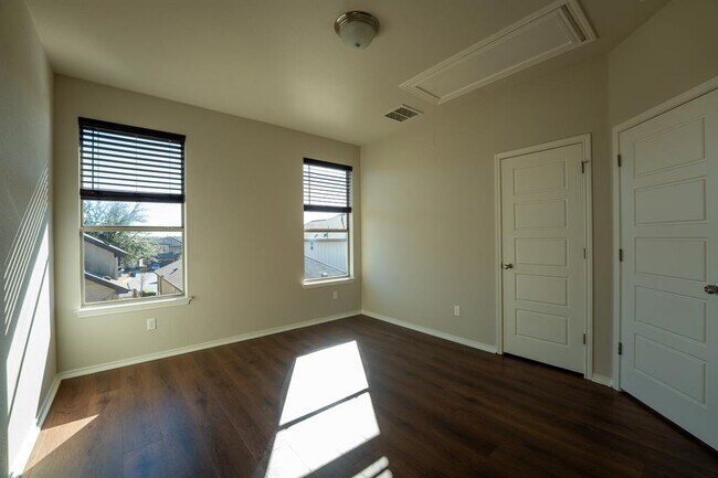 Building Photo - 10125 Milla Cir