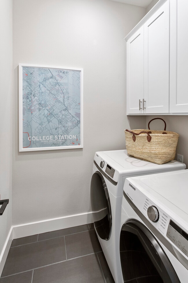 Building Photo - 256 Estates Cir