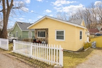 Building Photo - Nice 2 bedroom ranch with lake access