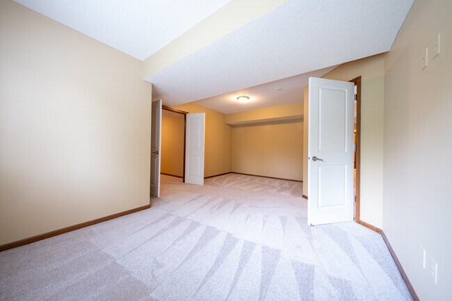 Building Photo - 15515 59th Pl N