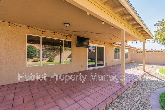 Building Photo - 4704 E Villa Maria Dr