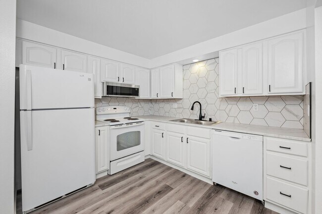 Building Photo - 1515 N Bowdish Rd