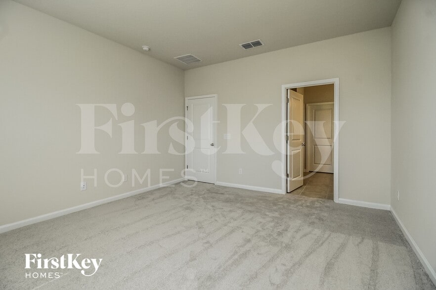 Building Photo - 3058 Hill Point St