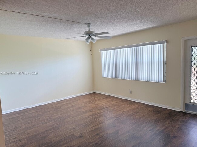 Building Photo - 3069 Cornwall D