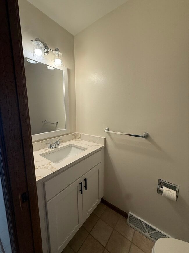 Building Photo - 121 Spuhler Dr