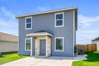 Building Photo - **Experience Modern Living in Valle Sol  T...