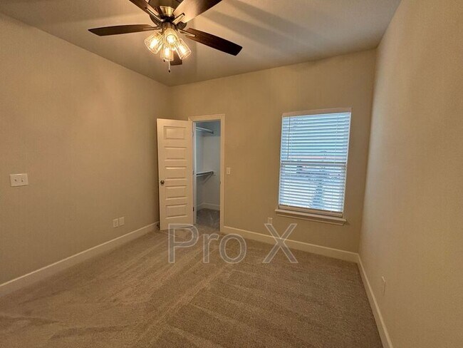 Building Photo - 1908 Charles St