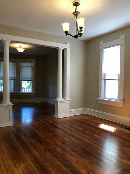 Building Photo - 2213 S Robinson Ave