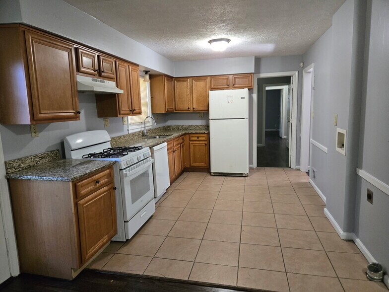 Building Photo - 2297 Glendale Dr