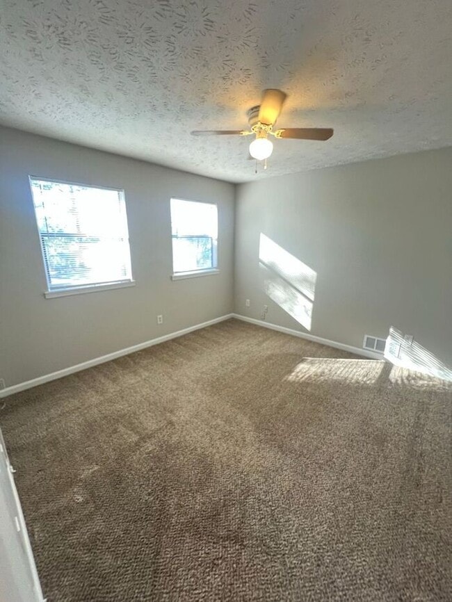 Building Photo - Finally a 2 bedroom 1.5 bath townhome READY NOW!