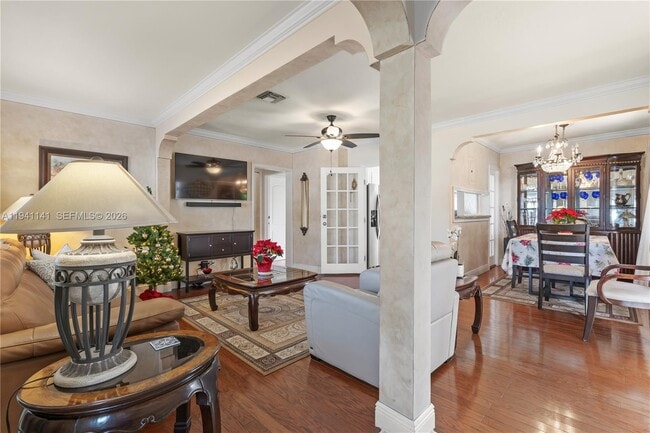 Building Photo - 800 NE 6th St