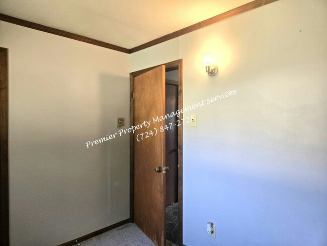 Building Photo - 133 Kennard Rd