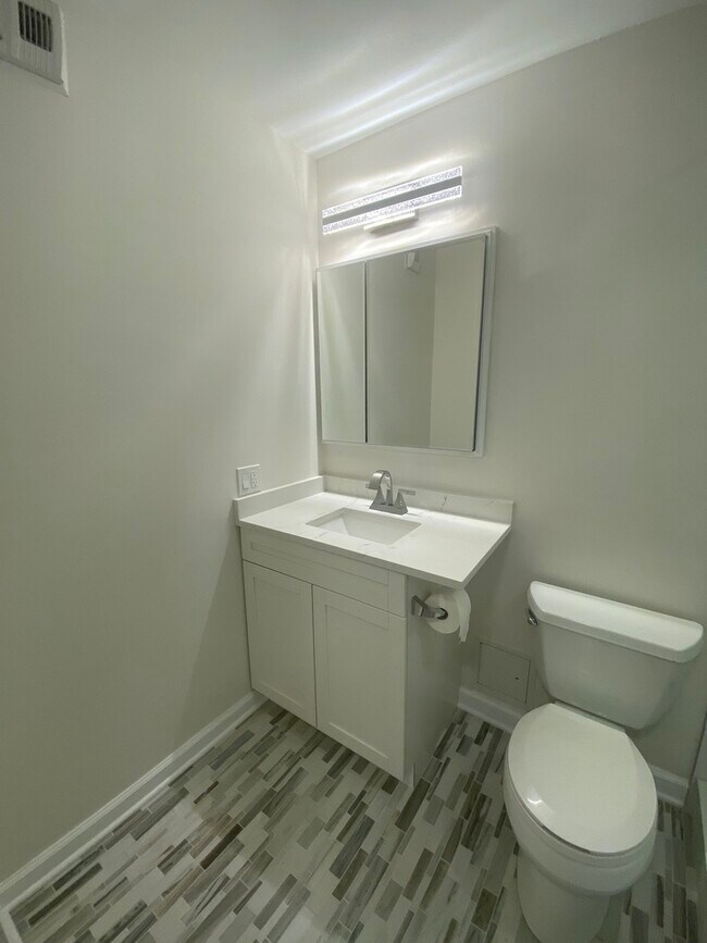Building Photo - 1660 N La Salle Dr