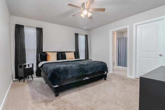 Building Photo - 1327 Masquerade Blvd