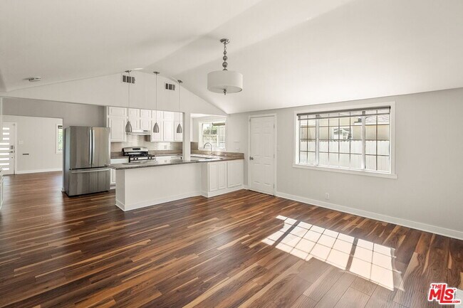 Building Photo - 2939 Oakhurst Ave