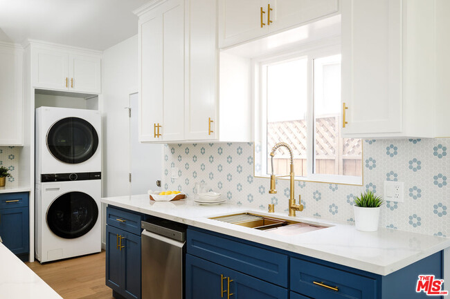 Building Photo - 4879 Hartwick St