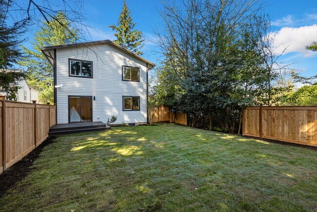 Building Photo - 129 N 136th St