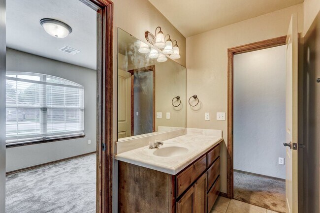 Building Photo - AVAILABLE 3-15-2020  FOR OCCUPANCY IN YUKON, MUSTANG SCHOOLS!