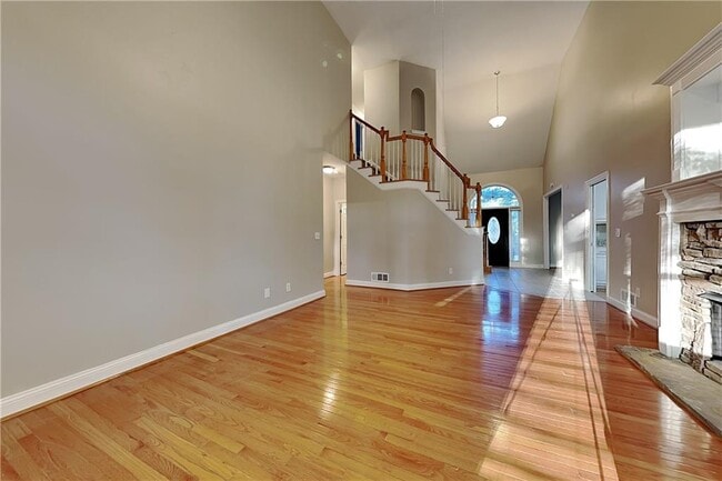 Building Photo - 4020 Hogans Mill Ln