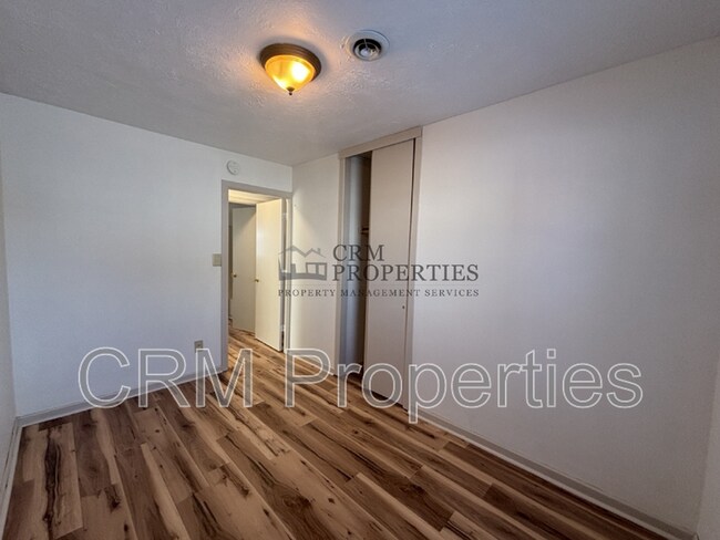 Building Photo - 1008 E Fischer St