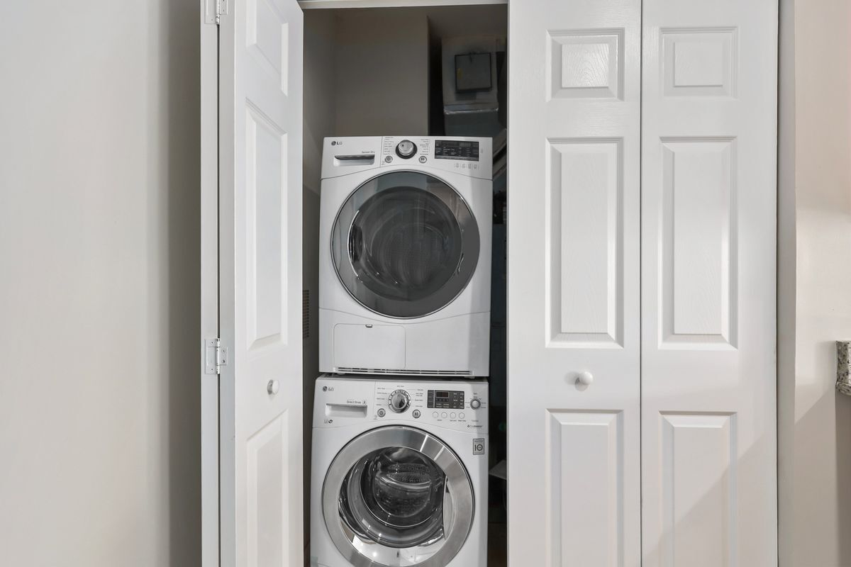 Building Photo - 25340 Lake Mist Square