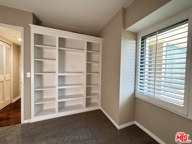 Building Photo - 10520 Wilshire Blvd