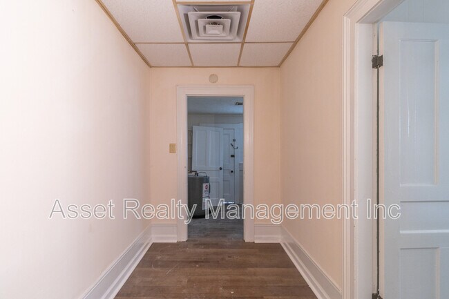 Building Photo - 221 Hawthorne Ave