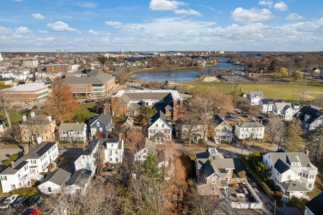 Building Photo - 105-107 Richards