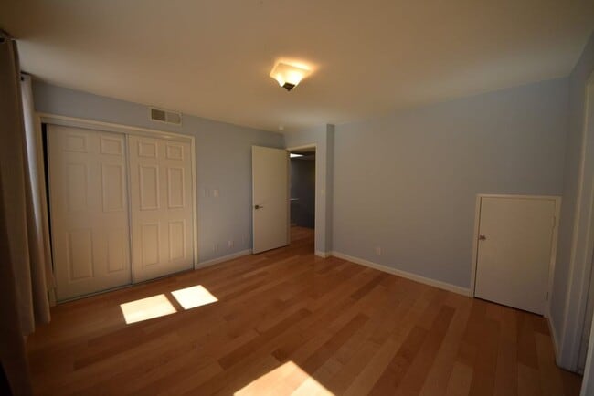 Building Photo - Call to Schedule Your Tour Today!!
