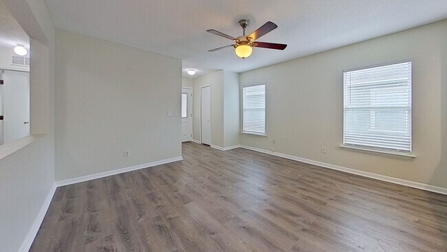 Building Photo - Lovely 2x1 in St. Augustine! Gorgeous Upgrade Kitchen!