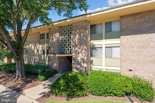 Building Photo - 7204 Donnell Pl