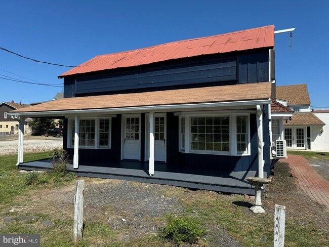Primary Photo - 25 Main St