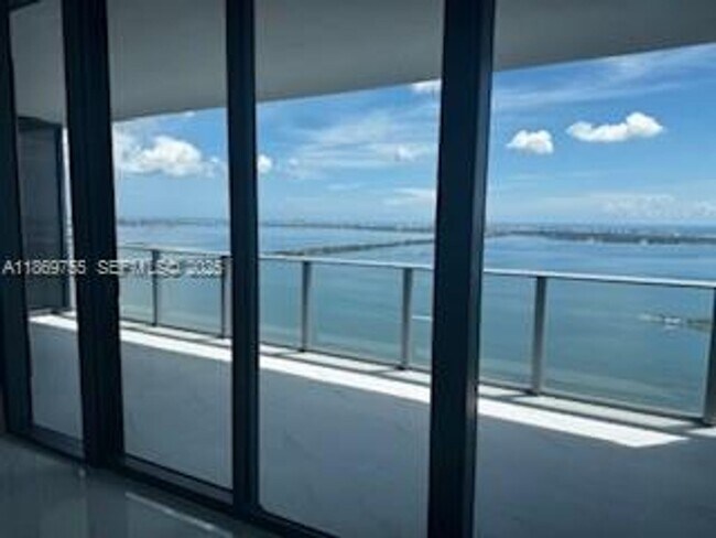 Building Photo - 700 NE 24th St