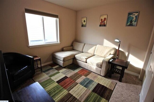 Building Photo - Spacious 3-Bedroom + Bonus Room Home for R...