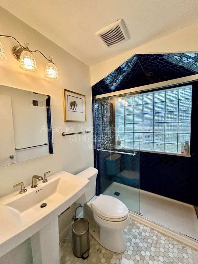 Building Photo - 1336 Lanvale Dr