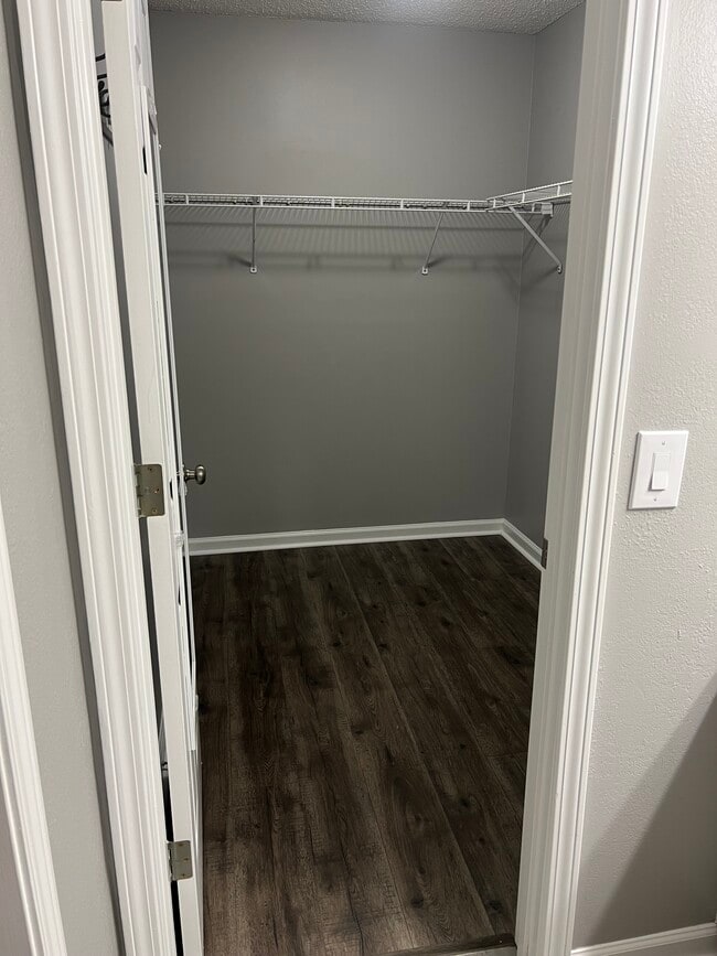 Building Photo - 160 Commons Dr