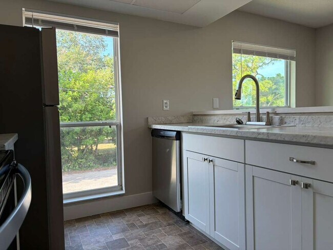 Building Photo - P167 - LMB #108