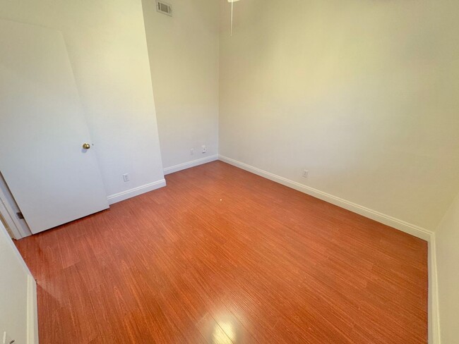 Building Photo - Beautiful 2 bedroom townhome with 2 car garage in gated community near Summerlin