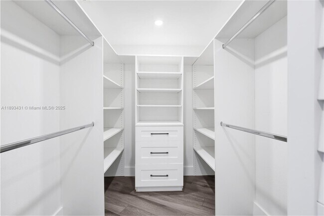 Building Photo - 5420 N Ocean Dr